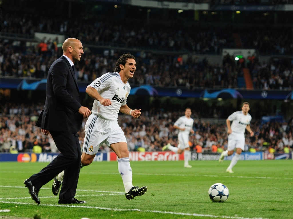 【回望】卡马乔“魔音”震耳,助力皇马上演惊天逆转 【回望】卡马乔“魔音”震耳,助力皇马上演惊天逆转