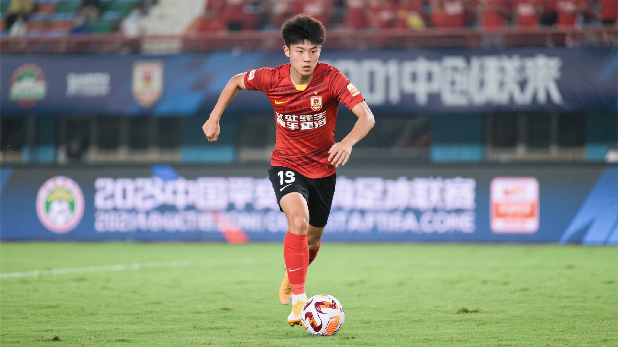 泰山队悍将赛季遭冷遇，实力超王钰栋却无缘登场